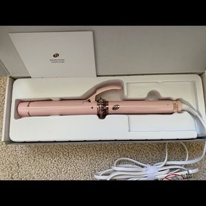 T3 Twirl 1 1/4 inch curling iron